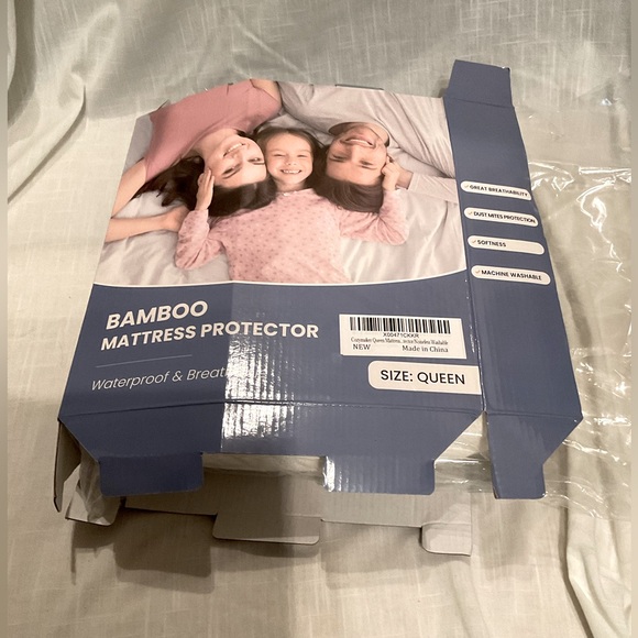 Queen Size Waterproof Bamboo Mattress Protector - Picture 2 of 8
